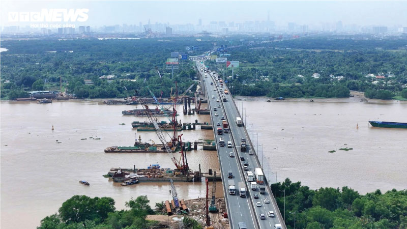 Công trường thi công mở rộng tuyến cao tốc TPHCM - Long Thành